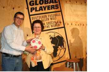 Balluebergabe im Koelner Museum